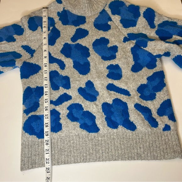 Chunky Oversized Blue Animal Print Sweater - Picture 7 of 9